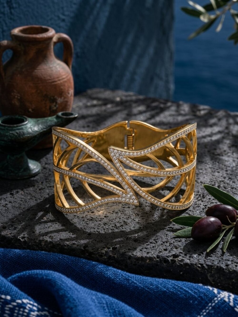 18K Gold Plated Leaf Cuff Bracelet Crystal Rhinestone Hinged Old Money 2.3"